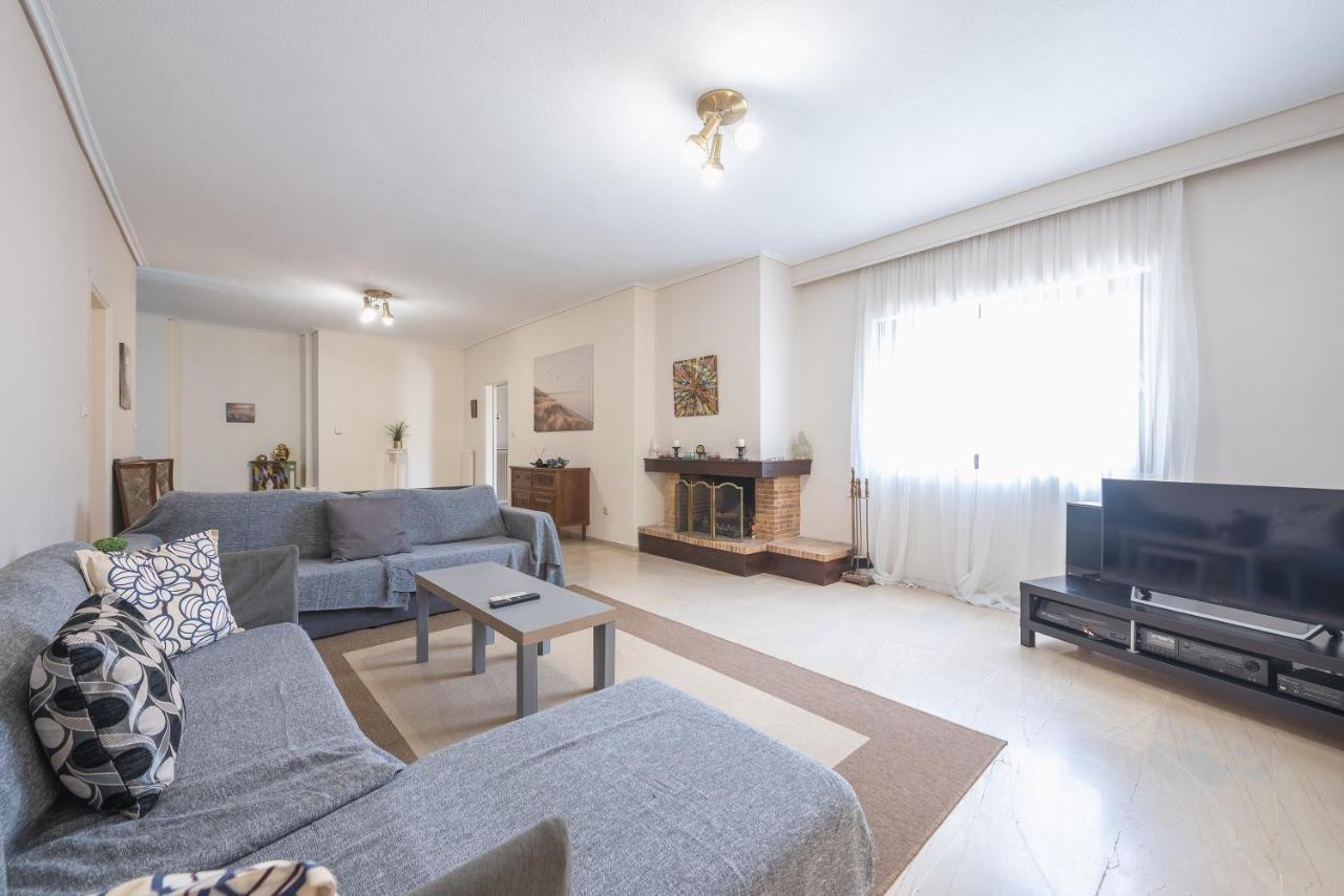 Lovely & Spacious 2-Bedroom Rental Unit In Glifada Atene Esterno foto