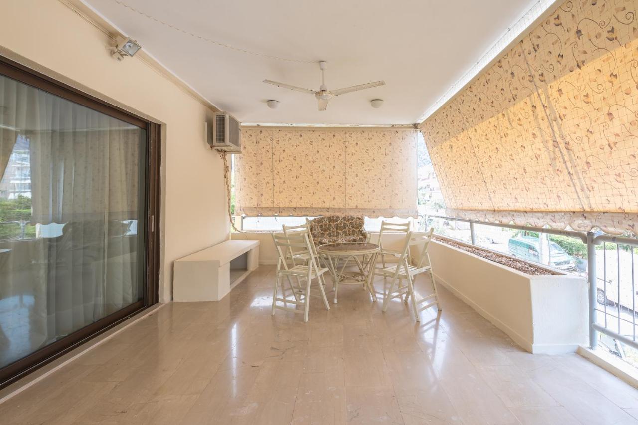 Lovely & Spacious 2-Bedroom Rental Unit In Glifada Atene Esterno foto