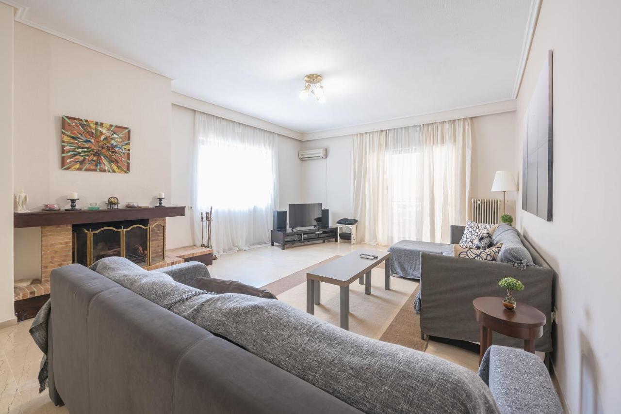 Lovely & Spacious 2-Bedroom Rental Unit In Glifada Atene Esterno foto