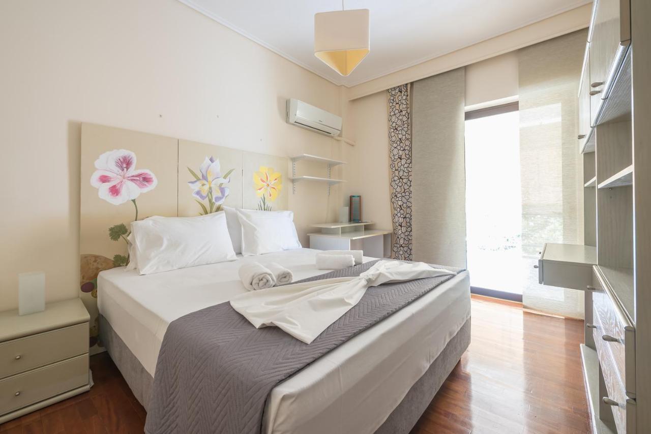 Lovely & Spacious 2-Bedroom Rental Unit In Glifada Atene Esterno foto