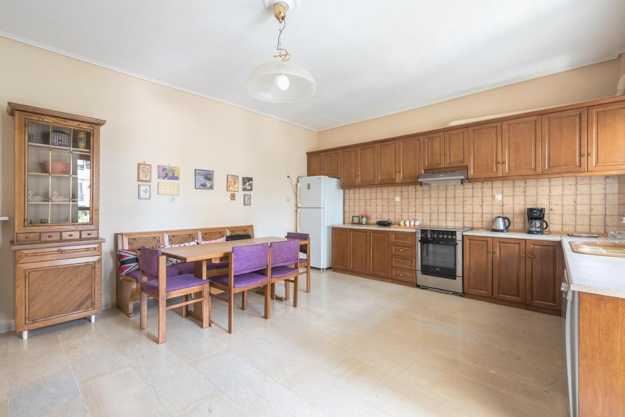Lovely & Spacious 2-Bedroom Rental Unit In Glifada Atene Esterno foto