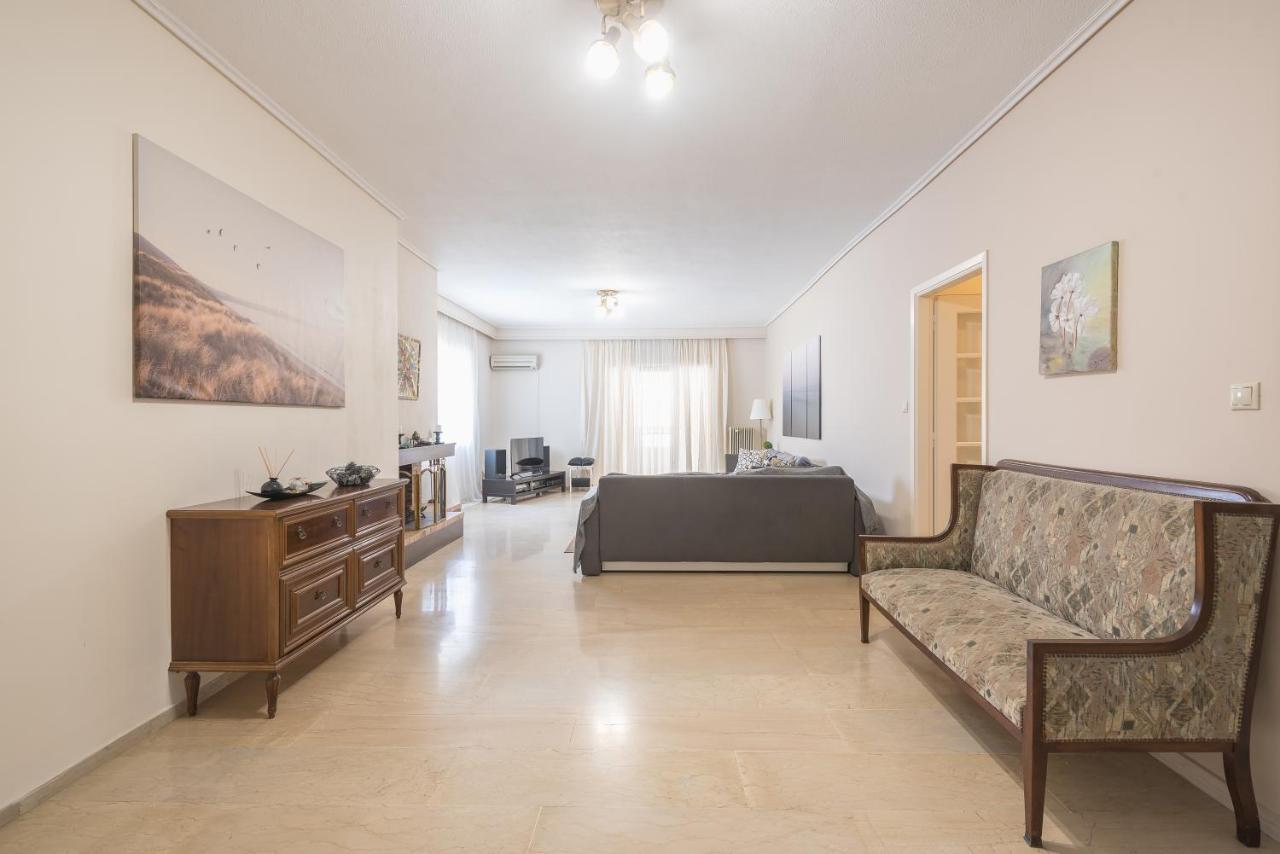 Lovely & Spacious 2-Bedroom Rental Unit In Glifada Atene Esterno foto