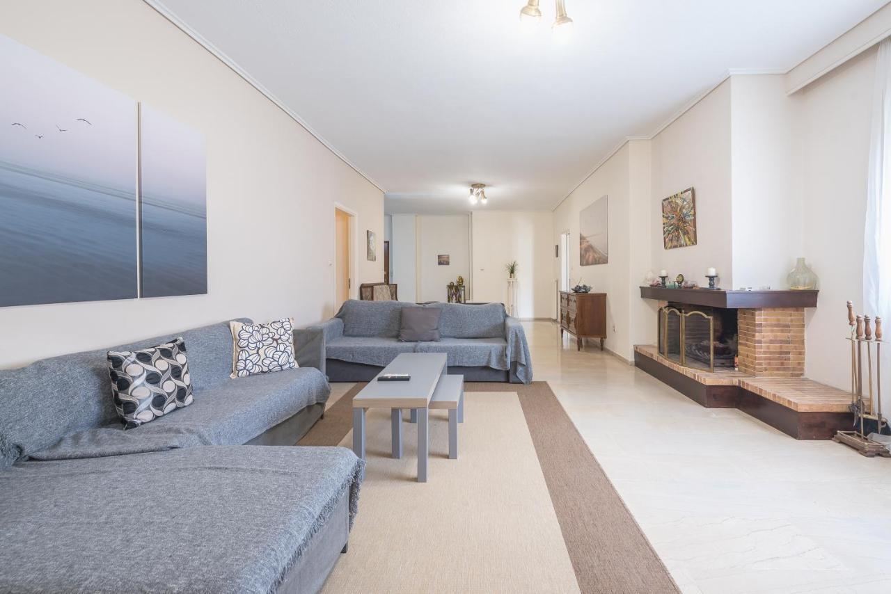 Lovely & Spacious 2-Bedroom Rental Unit In Glifada Atene Esterno foto