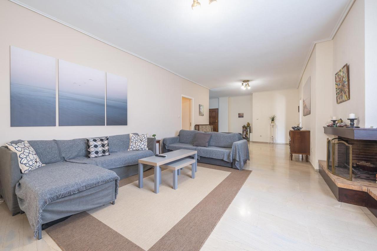 Lovely & Spacious 2-Bedroom Rental Unit In Glifada Atene Esterno foto