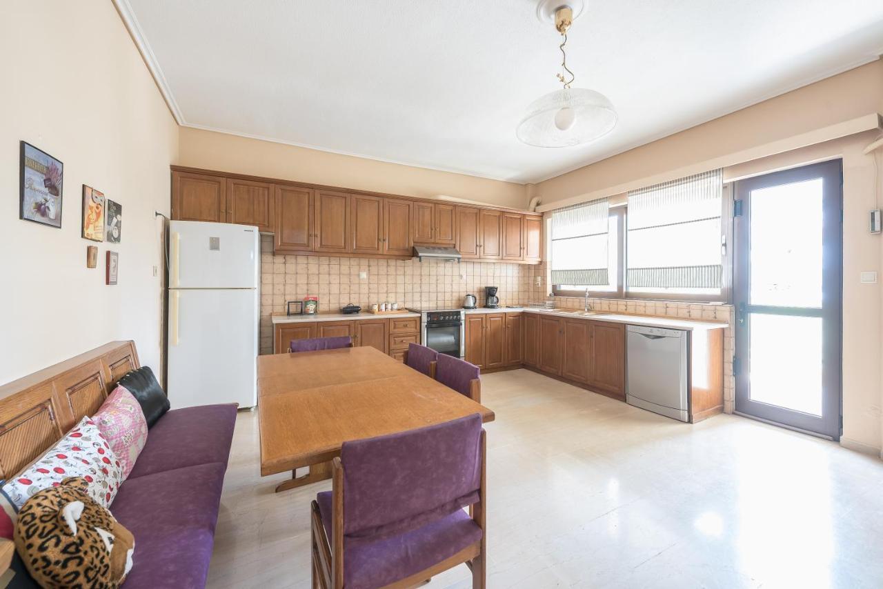 Lovely & Spacious 2-Bedroom Rental Unit In Glifada Atene Esterno foto