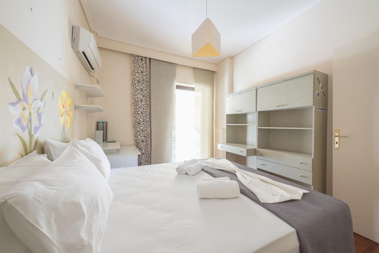 Lovely & Spacious 2-Bedroom Rental Unit In Glifada Atene Esterno foto