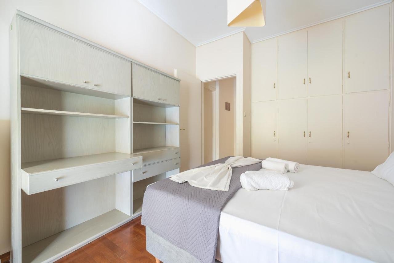 Lovely & Spacious 2-Bedroom Rental Unit In Glifada Atene Esterno foto