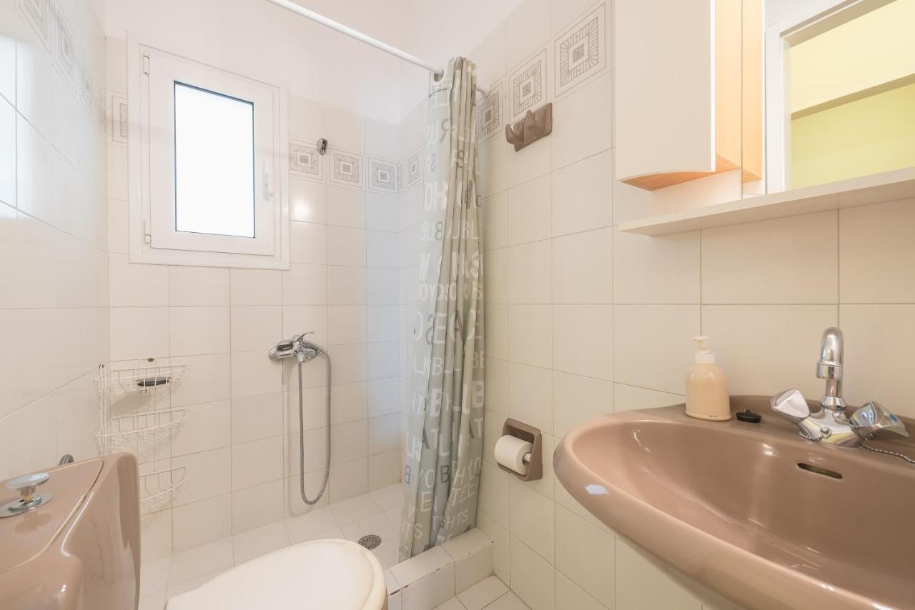 Lovely & Spacious 2-Bedroom Rental Unit In Glifada Atene Esterno foto