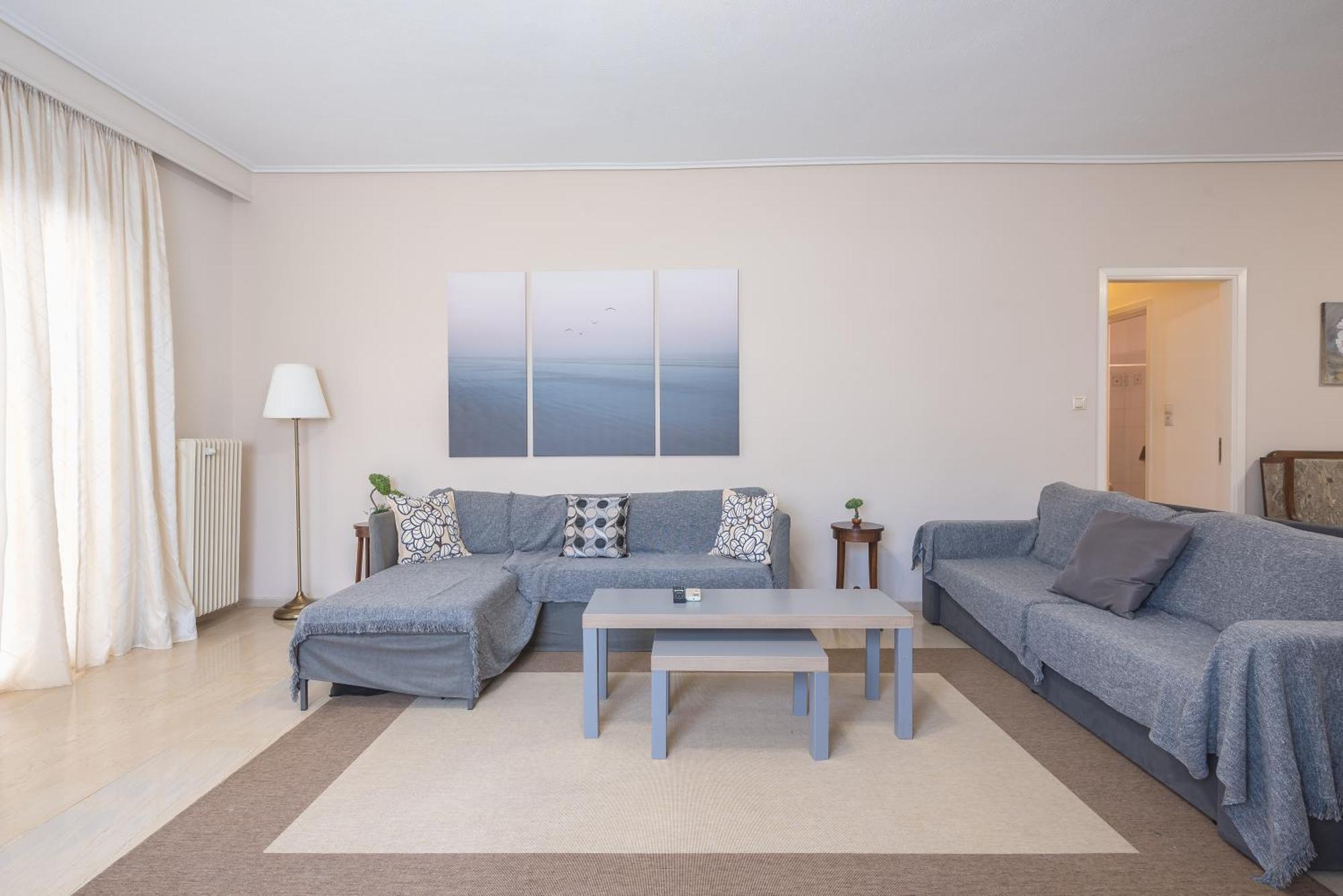 Lovely & Spacious 2-Bedroom Rental Unit In Glifada Atene Esterno foto