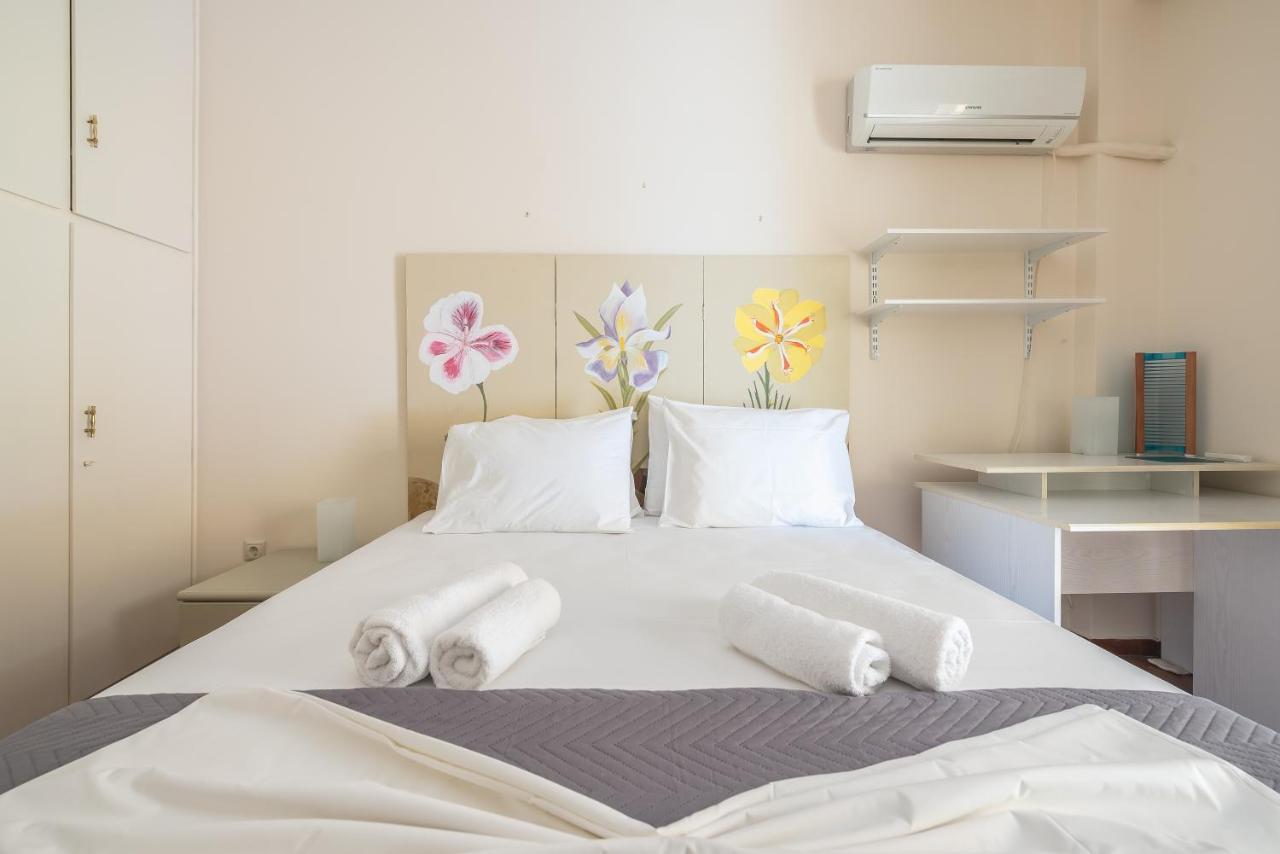 Lovely & Spacious 2-Bedroom Rental Unit In Glifada Atene Esterno foto