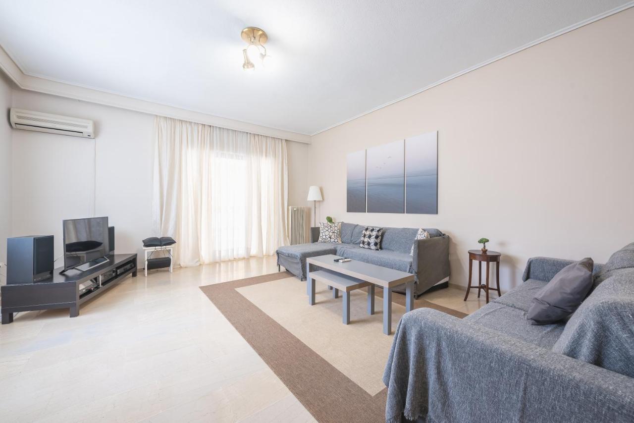 Lovely & Spacious 2-Bedroom Rental Unit In Glifada Atene Esterno foto