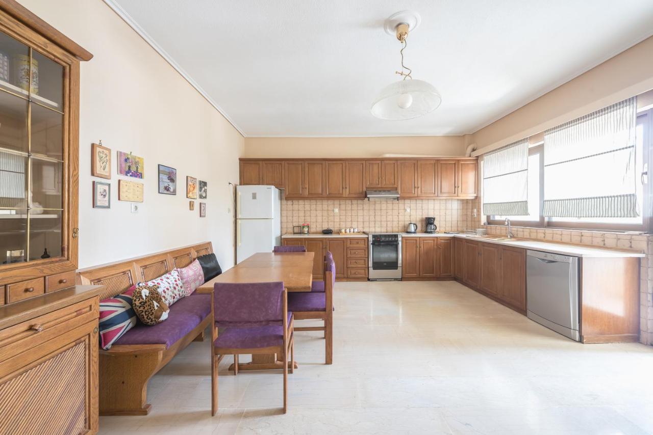 Lovely & Spacious 2-Bedroom Rental Unit In Glifada Atene Esterno foto